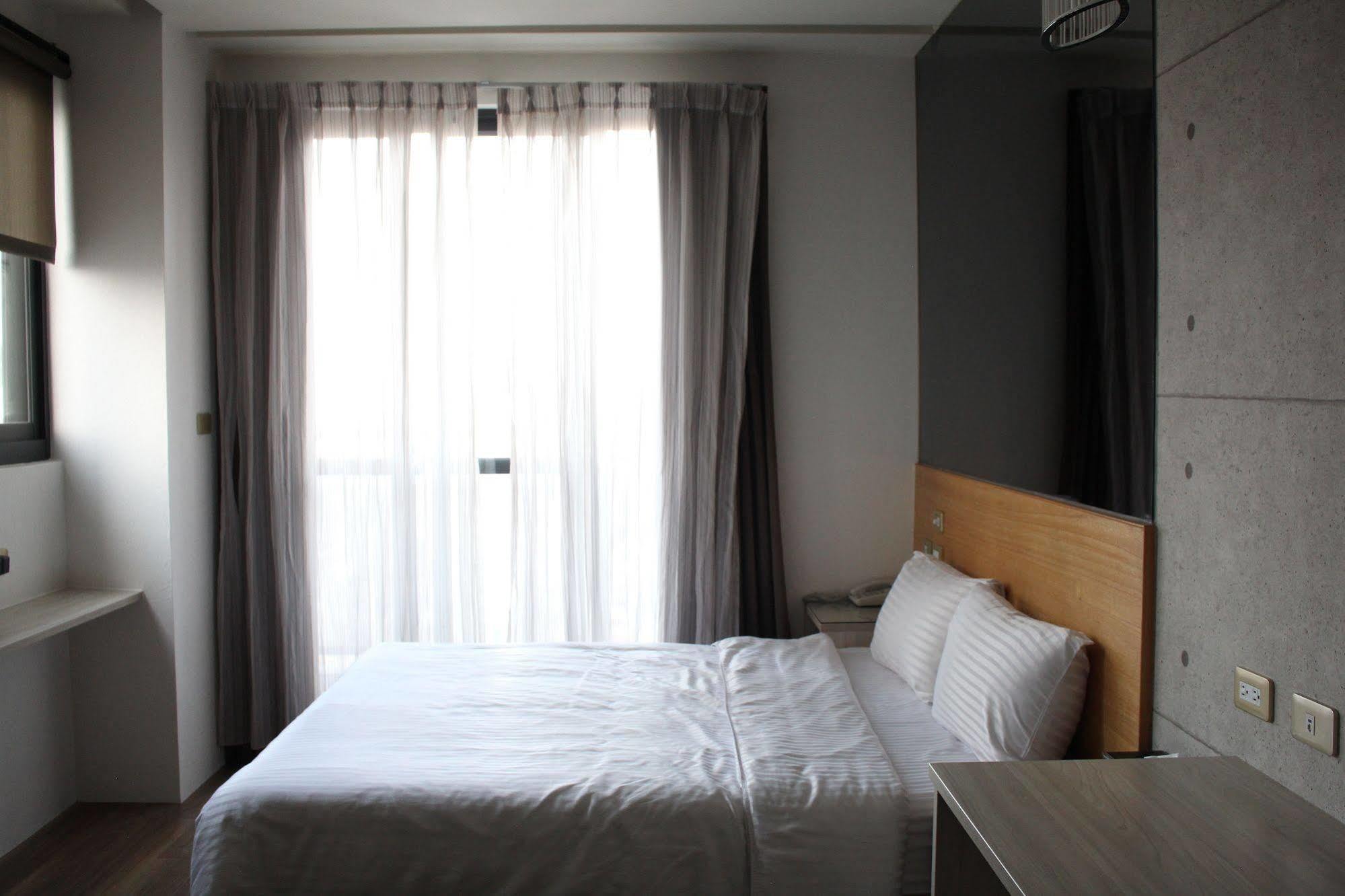 Check Inn Express Taichung Fuxing Hall 2 Exterior foto
